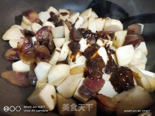 豆瓣艿芋焖香肠的做法步骤：5