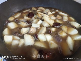 豆瓣艿芋焖香肠的做法步骤：6