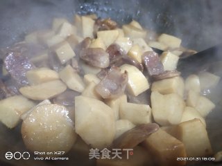 豆瓣艿芋焖香肠的做法步骤：7