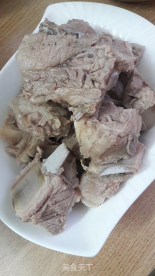 山楂汁烧排骨的做法步骤：2