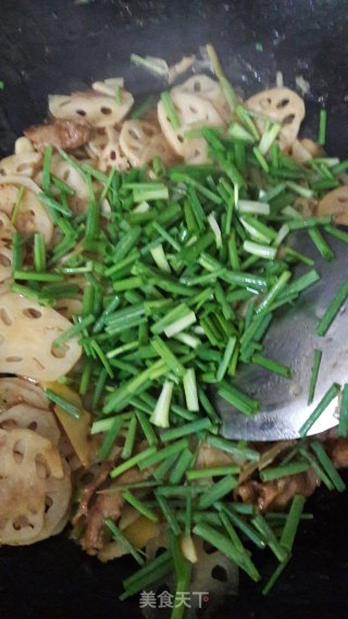 莲藕炒肉片的做法步骤：7