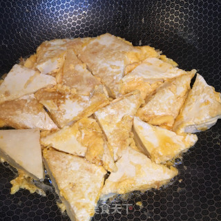 蒜香鸡蛋煎豆腐的做法步骤：4
