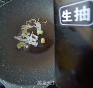 白菜福丸鲜虾煲的做法步骤：4