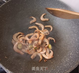 白菜福丸鲜虾煲的做法步骤：5
