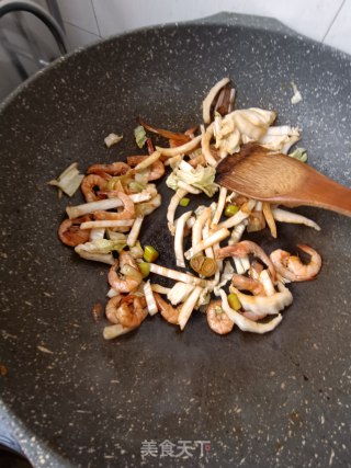 白菜福丸鲜虾煲的做法步骤：6