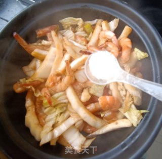 白菜福丸鲜虾煲的做法步骤：9