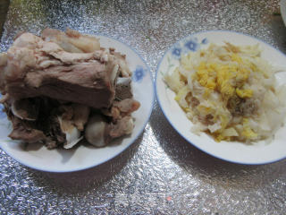 筒骨炖酸菜的做法步骤：1