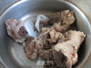 筒骨炖酸菜的做法步骤：2