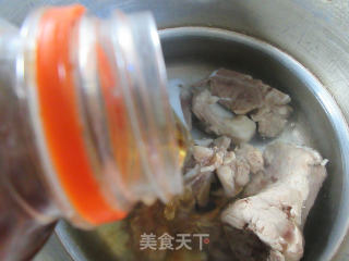 筒骨炖酸菜的做法步骤：4