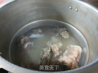 筒骨炖酸菜的做法步骤：6