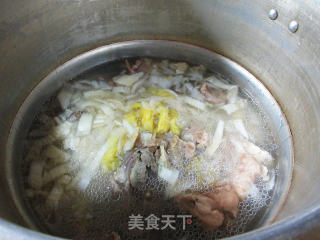 筒骨炖酸菜的做法步骤：7
