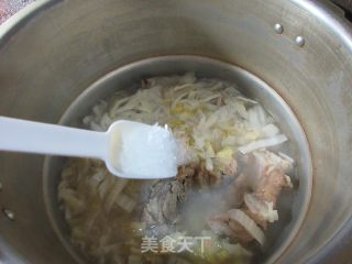 筒骨炖酸菜的做法步骤：9