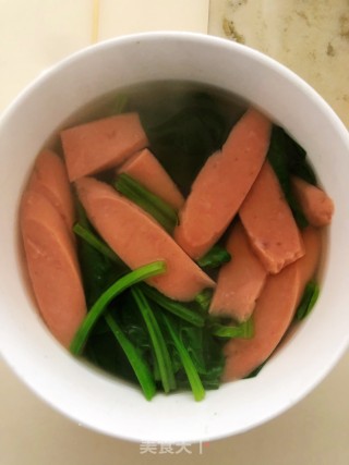 菠菜火腿肠汤的做法步骤：5