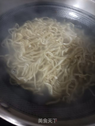 尖椒炒肉盖面的做法步骤：12