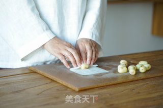除夕年夜饭｜糖果春卷的做法步骤：4