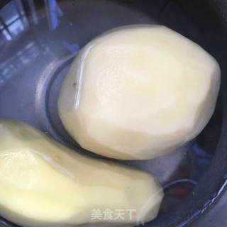 黑胡椒牛肉炒土豆的做法步骤：1