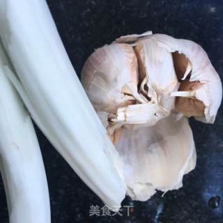 黑胡椒牛肉炒土豆的做法步骤：2