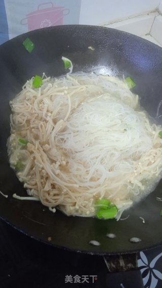 金针菇鸡蛋焖粉丝的做法步骤：5