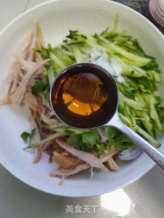 老干妈拌鸡胸肉的做法步骤：8