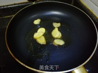 姜葱炒蟹的做法步骤：4