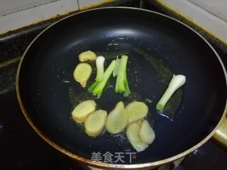 姜葱炒蟹的做法步骤：5