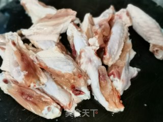 蒜香鸡翅的做法步骤：2