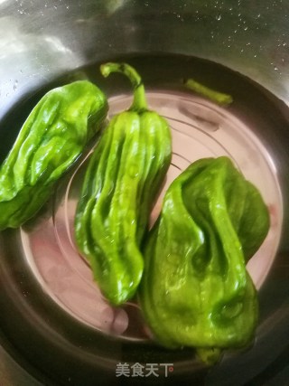 麻青椒炒肉的做法步骤：1