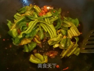 麻青椒炒肉的做法步骤：7