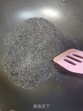 芝麻花生糖的做法步骤：6