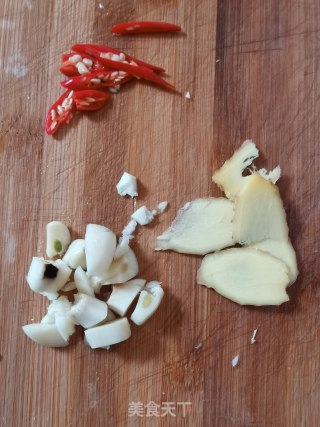 回锅肉炒芹菜的做法步骤：4