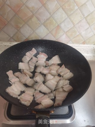 回锅肉炒芹菜的做法步骤：6