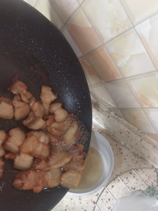 回锅肉炒芹菜的做法步骤：8
