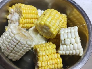 白煮玉米的做法步骤：2