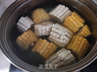 白煮玉米的做法步骤：3