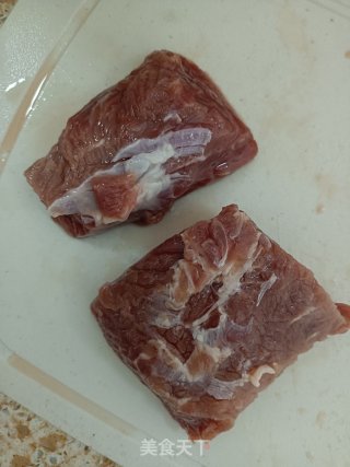孜然羊肉的做法步骤：1