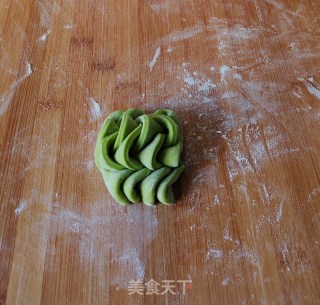 菠菜汁花样馒头的做法步骤：9