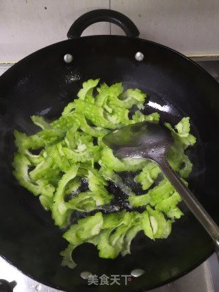 酱香苦瓜的做法步骤：2