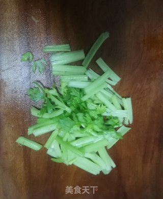 芹菜土豆丝的做法步骤：3