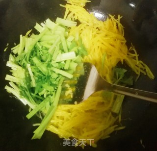 芹菜土豆丝的做法步骤：4