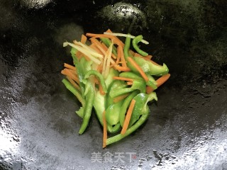 牛年牛牛！经典青椒炒牛肉丝er的做法步骤：9