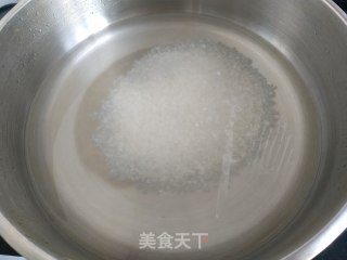 皮蛋瘦肉粥的做法步骤：1