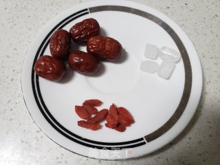 桃胶炖牛奶的做法步骤：3