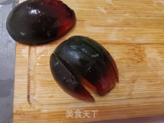 松花蛋摆盘的做法步骤：2