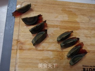 松花蛋摆盘的做法步骤：4