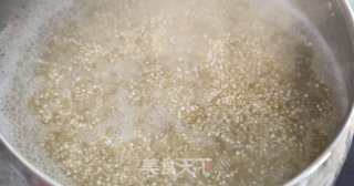 滑蛋虾仁藜麦饭的做法步骤：2