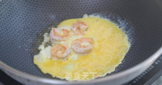 滑蛋虾仁藜麦饭的做法步骤：7