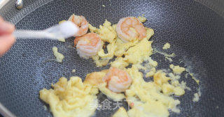 滑蛋虾仁藜麦饭的做法步骤：8