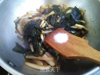 裙带菜烧白菜的做法步骤：7