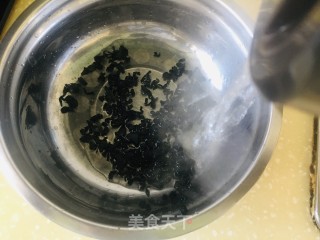海菜鱼丸汤的做法步骤：1