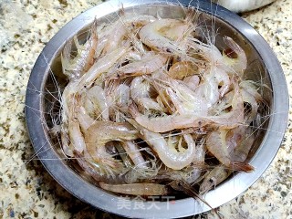 油爆小河虾的做法步骤：1